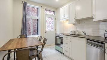 Coffee/tea maker, fridge, microwave, oven