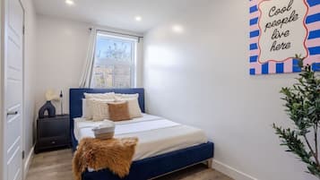 Desk, iron/ironing board, WiFi, bed sheets