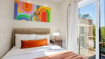3 habitaciones, tabla de planchar con plancha, wifi y ropa de cama