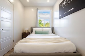 3 habitaciones, tabla de planchar con plancha, wifi y ropa de cama 