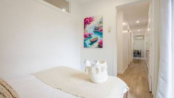 Iron/ironing board, WiFi, bed sheets