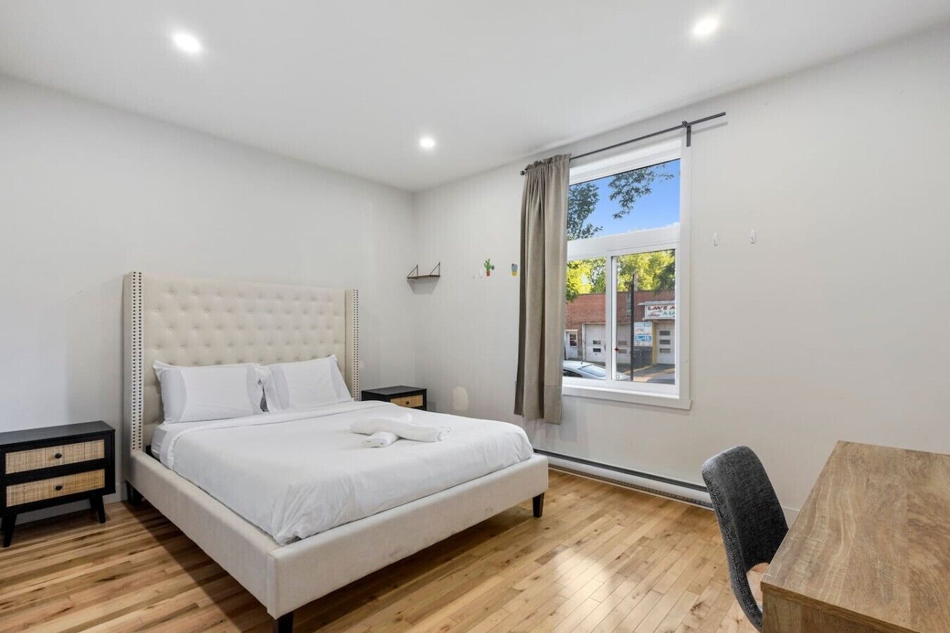 Desk, iron/ironing board, WiFi, bed sheets