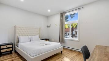Desk, iron/ironing board, WiFi, bed sheets