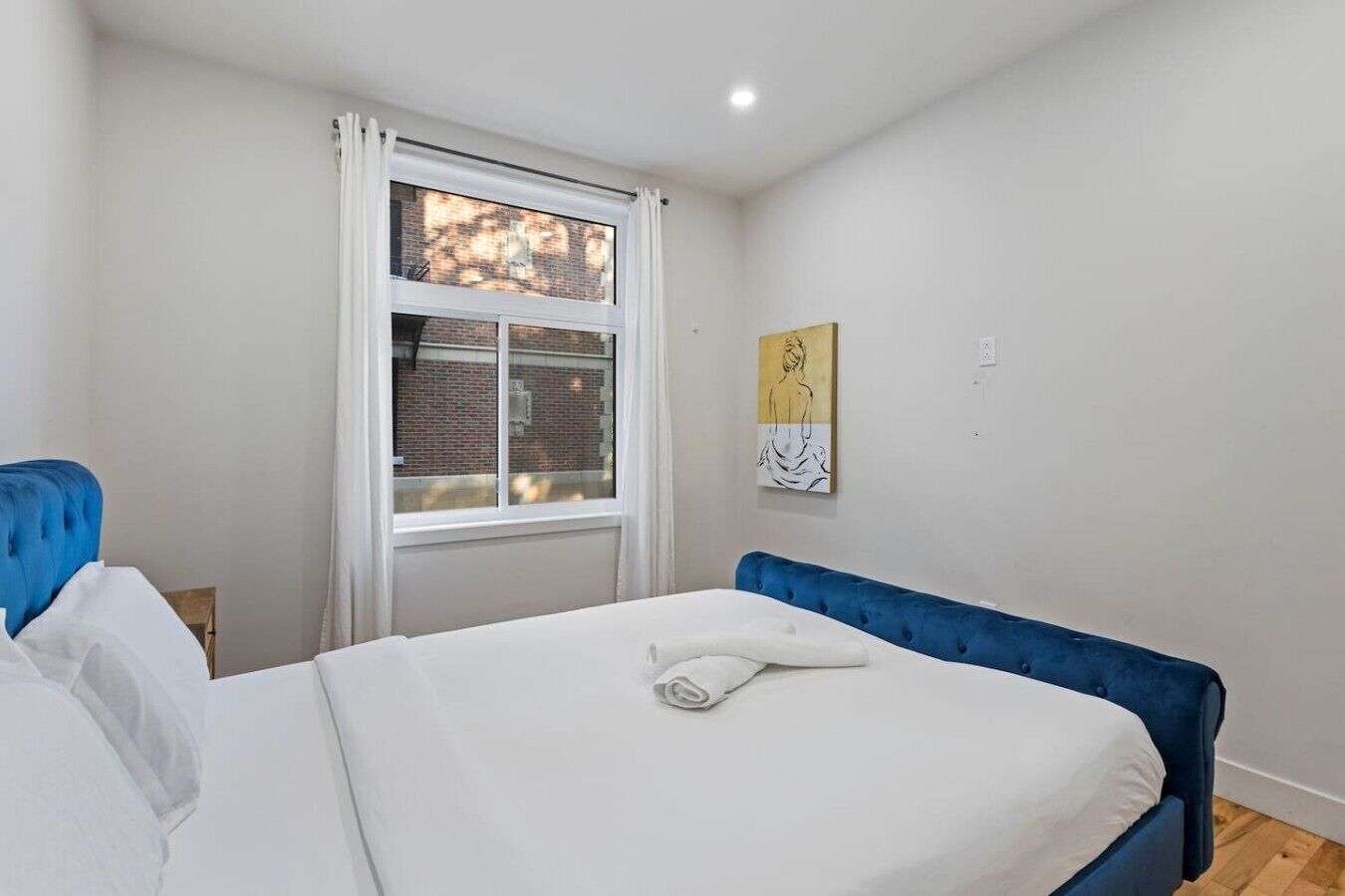 Desk, iron/ironing board, WiFi, bed sheets
