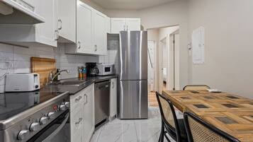 Coffee/tea maker, fridge, microwave, oven