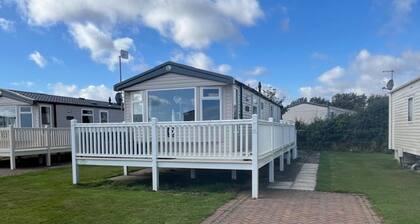 Cabin Sleeps 6 With Sea Views and Parking