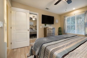 Desk, iron/ironing board, WiFi, bed sheets