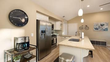 Coffee/tea maker, fridge, microwave, oven