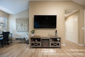 TV, fireplace