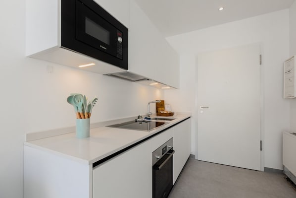 Kjøleskap, mikrobølgeovn og krydder