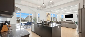 Zenith Nest - 8 Beds, 3.5 Baths, 10 Park, BBQ, Large Patio