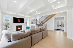 Interior - Zenith Nest - 8 Beds, 3.5 Baths, 10 Park, BBQ, Large Patio (Oro-Medonte)