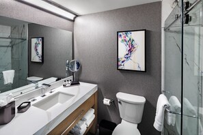 Standard Single Room | Bathroom - Prairie Meadows Hotel (Altoona)