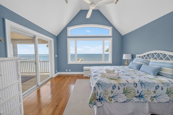 3 bedrooms, desk, iron/ironing board, WiFi - Luxury Bayfront Retreat//Private Beach, Pier & panoramic water views (Diggs)