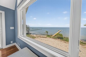 Interior - Luxury Bayfront Retreat//Private Beach, Pier & panoramic water views (Diggs)