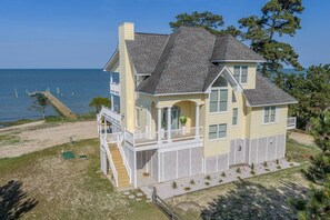 Exterior - Luxury Bayfront Retreat//Private Beach, Pier & panoramic water views (Diggs)