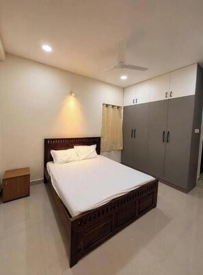 3 bedrooms, iron/ironing board, WiFi, bed sheets