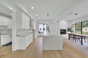 Dining - Luxury 4-bedroom home with 2 kitchens, hot tub, and gym: Group & Family Retreats (Marietta)
