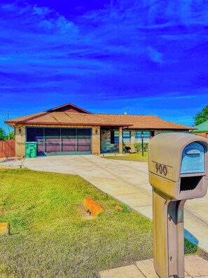 A residential garage with a mailbox in the foreground. - 5BR Pool Home w/ Fire Pit . Sleeps 10 (Deltona)