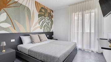Tabla de planchar con plancha, wifi y ropa de cama