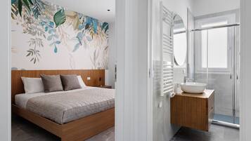 Tabla de planchar con plancha, wifi y ropa de cama
