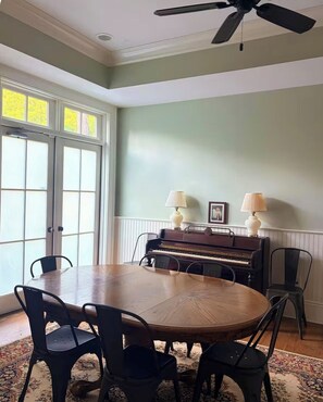 Dining - The Valley House near New Paltz+ Kingston (Ulster Park)