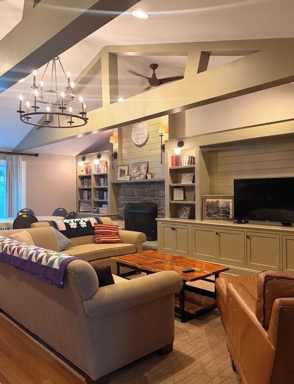 Living area - The Valley House near New Paltz+ Kingston (Ulster Park)