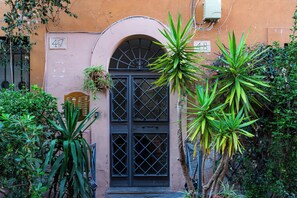Unclassified image, 3 of 25, button - The Hive - Quiet Apartment in the Heart of Trastevere (Roma)