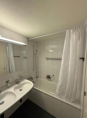 Bathroom - Vrbo Property (Wimmis)