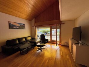 Living area - Vrbo Property (Wimmis)