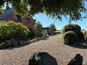 Property grounds - Rudi Vacation Rental Near the Baltic Sea with a Natural Garden (Waabs)