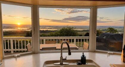 Humboldt Horizon Retreat-Hot Tub and Pet Friendly