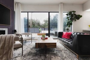 TV, fireplace, offices - South Congress - Walk to SXSW, Downtown, ACL (Austin)