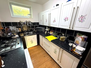 Private kitchen - 8 Dales Avenue (Manchester)