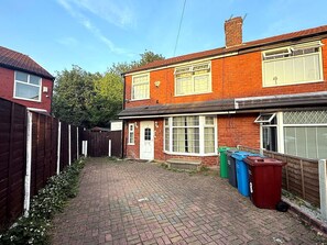 Exterior - 8 Dales Avenue (Manchester)