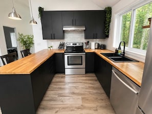 Coffee/tea maker, fridge, microwave, oven - Modern Retreat in Forest with Hot Tub (Amherst)