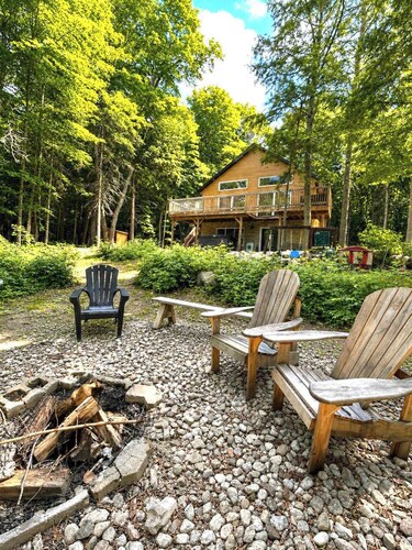 Modern Retreat in Forest with Hot Tub