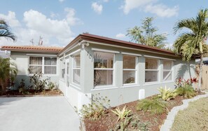 A single-story house with a covered porch, white exterior walls, and a number '101' on the side. - 3BR Home Near Fort Lauderdale Beach | Sleeps 5 (Fort Lauderdale)