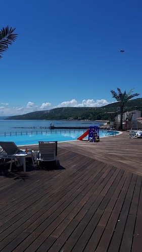 Apartment Sleeps 2 With Pool & Balcony