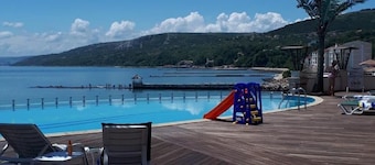 Apartment Sleeps 2 With Pool & Balcony