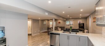 Cozy 1-bedroom bungalow in tranquil Barrie with Pool!