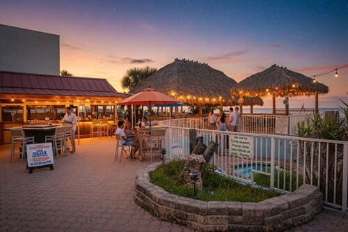 Atlantic Breeze Ocean View Condo • Pool • Sleeps 6