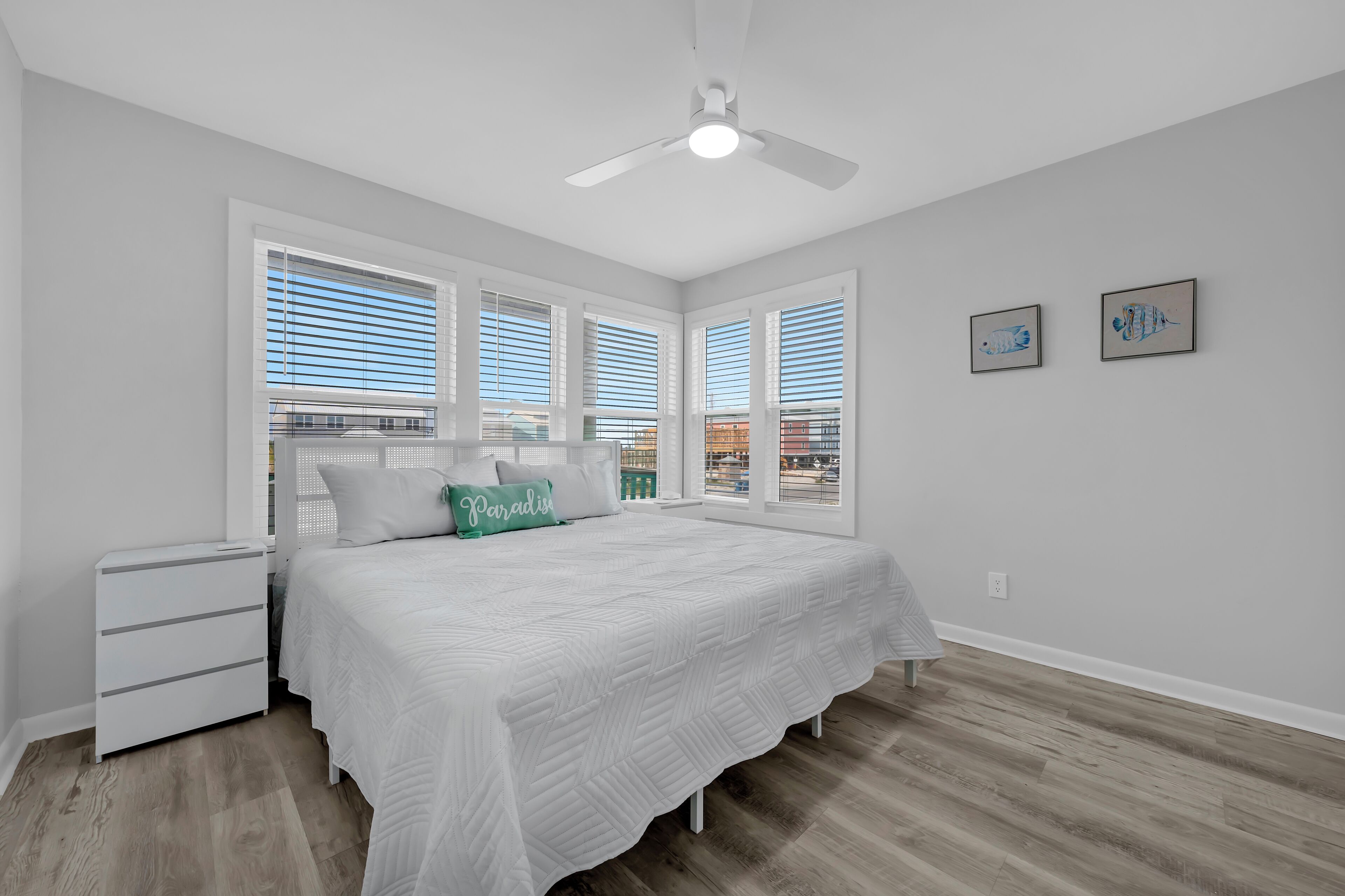 4 chambres, fer et planche à repasser, Wi-Fi gratuit, draps fournis