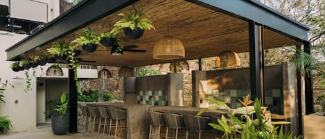 Deluxe Apartment, Courtyard View | Outdoor dining