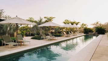 Deluxe-Apartment, Blick auf den Innenhof | Pool | Außenpool