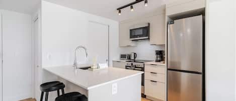Coffee/tea maker, fridge, microwave, oven