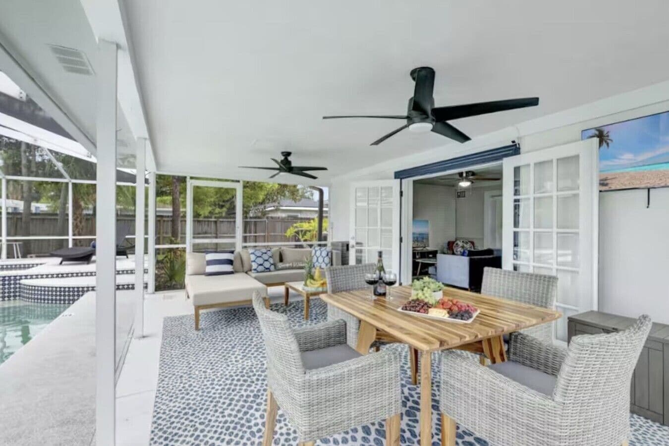 Outdoor dining