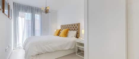 2 bedrooms, internet, bed sheets