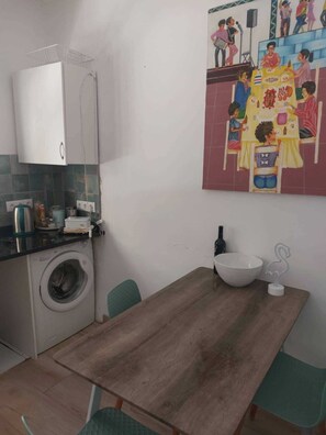 Dining - Adorable 1-bedroom studio in charming Paúl do Mar for budget travellers (Paúl do Mar)