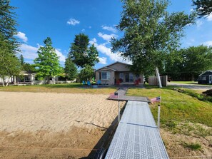 Terrace/patio - 3 bedroom Lakefront living at its best! - Houghton Lake (Houghton Lake)